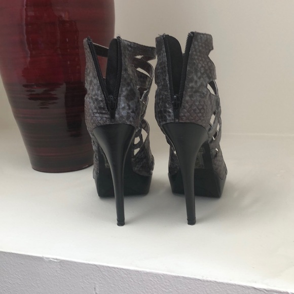 Sandals - Picture 2 of 4